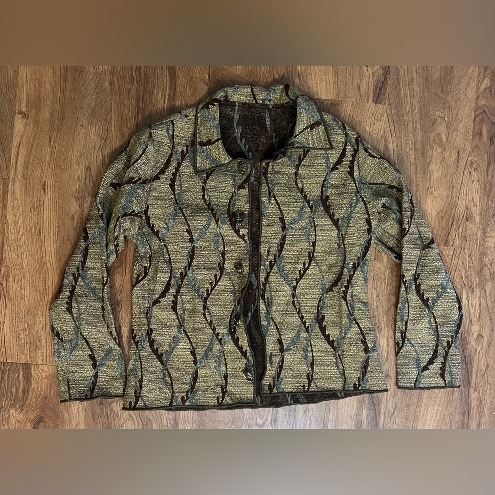 Reversible women’s Brown floral patterned cardigan with unique buttons